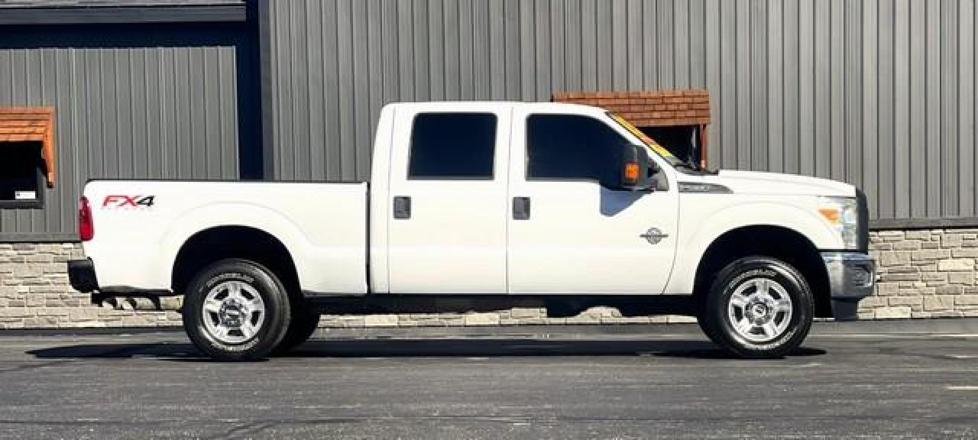 2013 WHITE FORD F-250 SUPER DUTY (1FT7W2BT7DE) with an V8,6.7L(406 CID),OHV engine, AUTOMATIC transmission, located at 14600 Frazho Road, Warren, MI, 48089, (586) 776-3400, 42.485996, -82.974220 - Photo#5