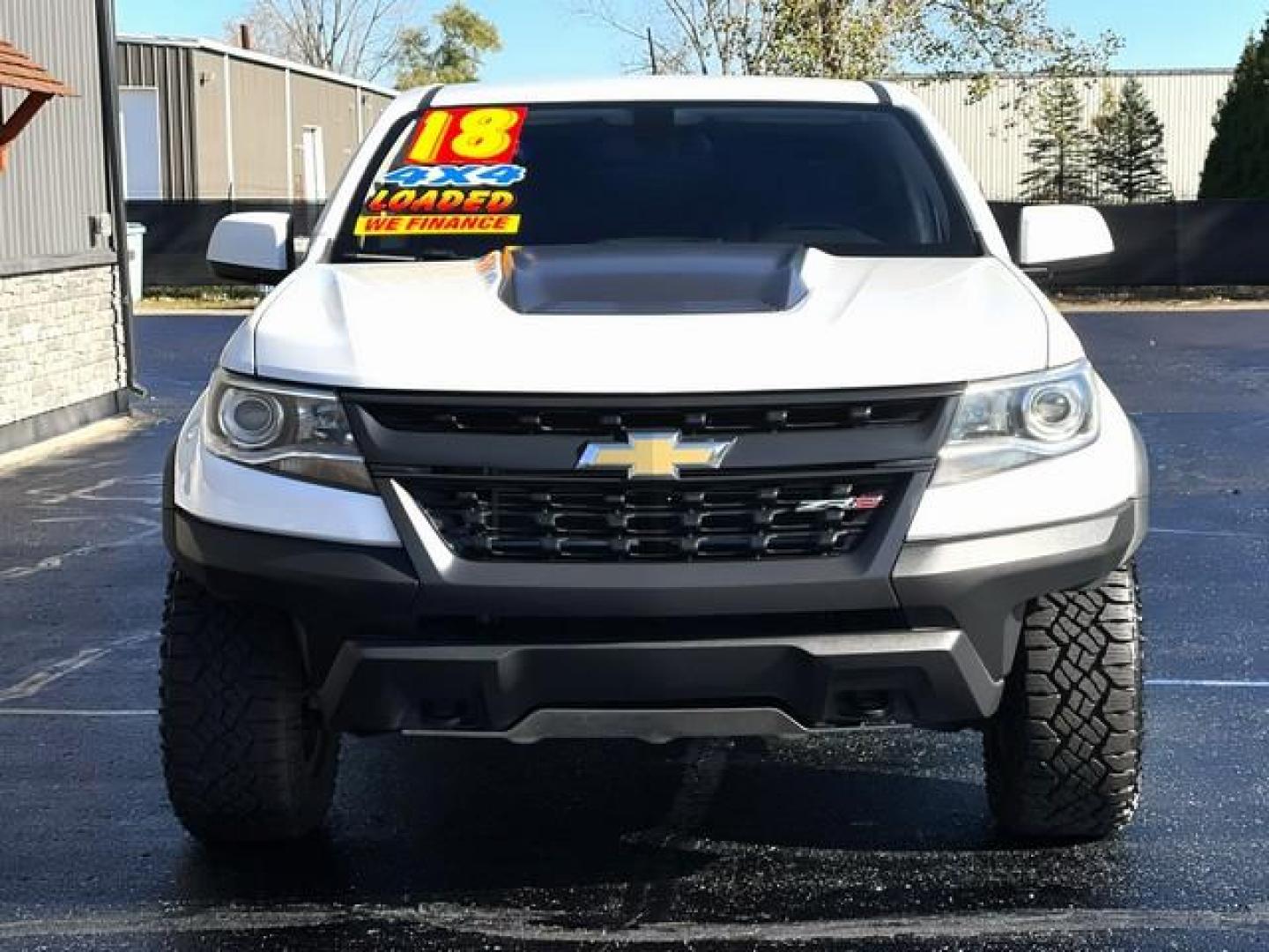 2018 WHITE CHEVROLET COLORADO (1GCGTEEN2J1) with an V6,3.6L(222 CID),DOHC engine, AUTOMATIC transmission, located at 14600 Frazho Road, Warren, MI, 48089, (586) 776-3400, 42.485996, -82.974220 - Photo#3