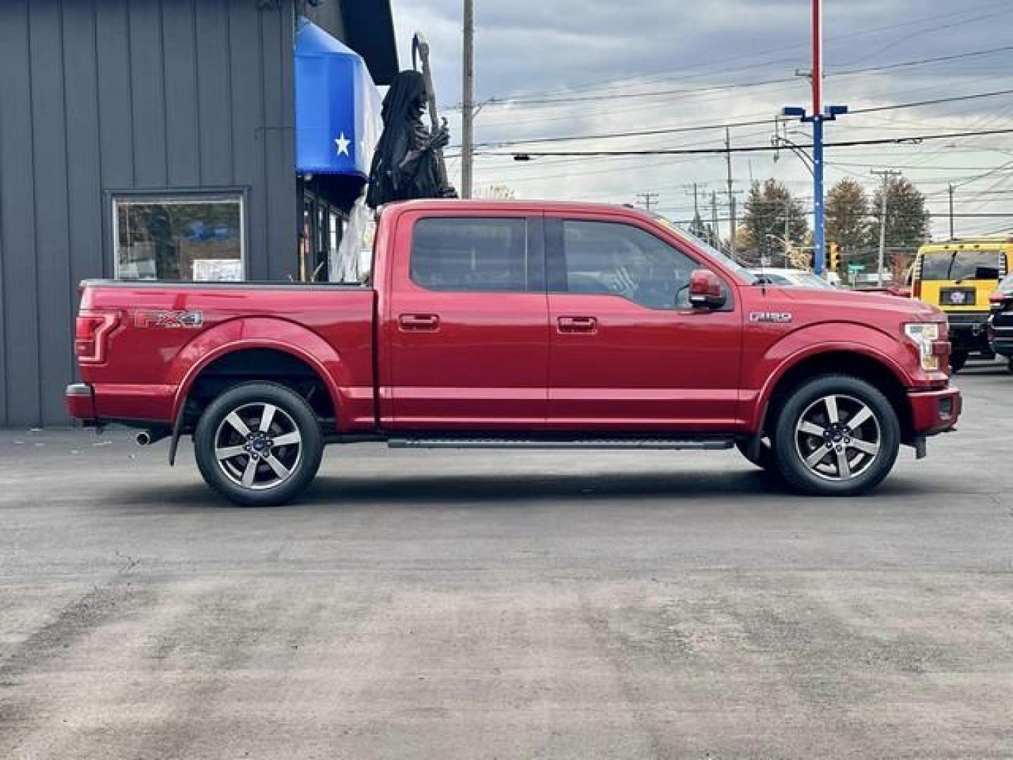 2017 RUBY RED METTALIC FORD F-150 (1FTEW1EF5HF) with an V8,5.0L(302 CID),DOHC engine, AUTOMATIC transmission, located at 14600 Frazho Road, Warren, MI, 48089, (586) 776-3400, 42.485996, -82.974220 - Photo#3