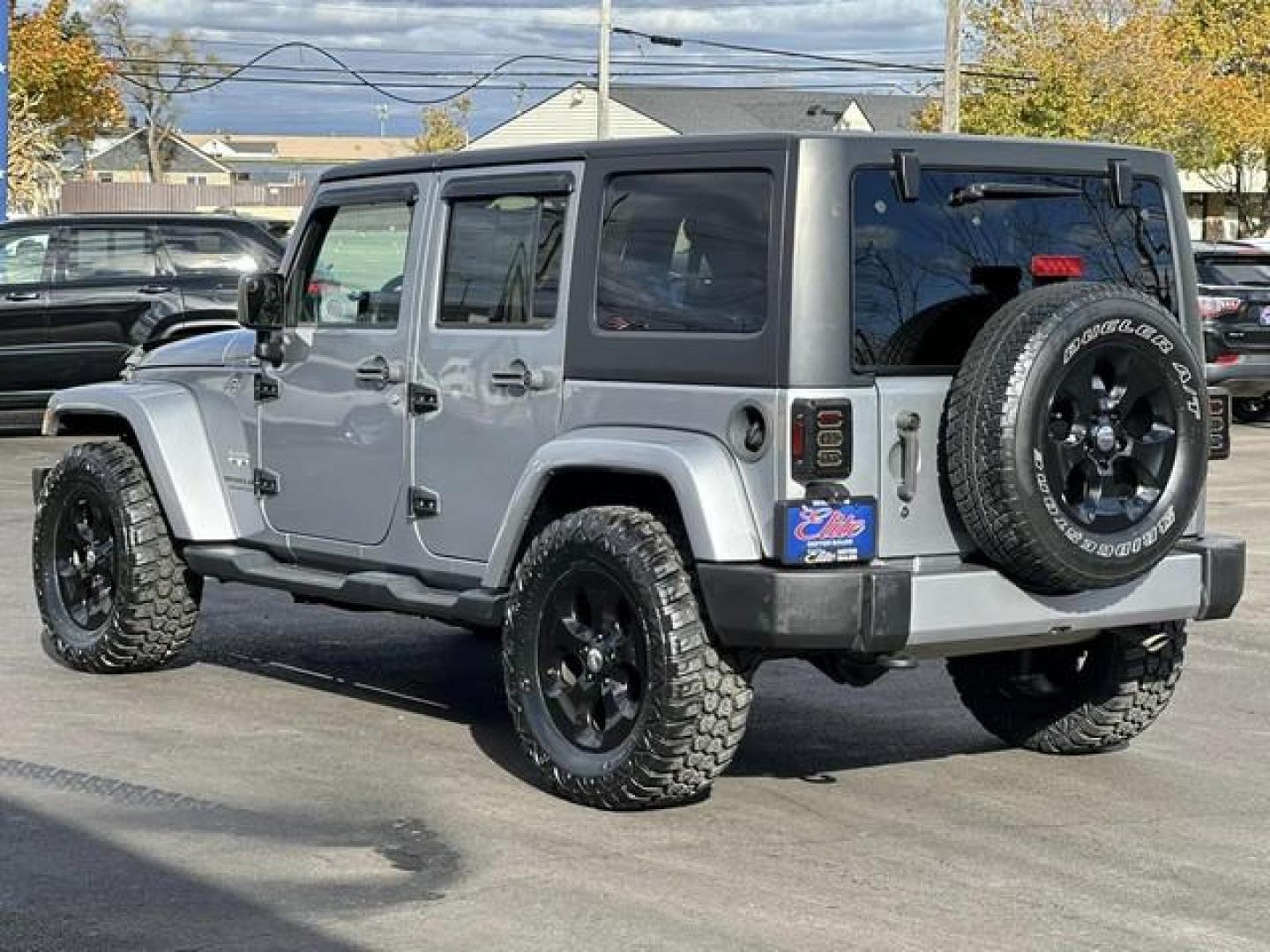 2016 GRAY JEEP WRANGLER (1C4BJWEG1GL) with an V6,3.6L(220 CID),DOHC engine, AUTOMATIC transmission, located at 14600 Frazho Road, Warren, MI, 48089, (586) 776-3400, 42.485996, -82.974220 - Photo#4