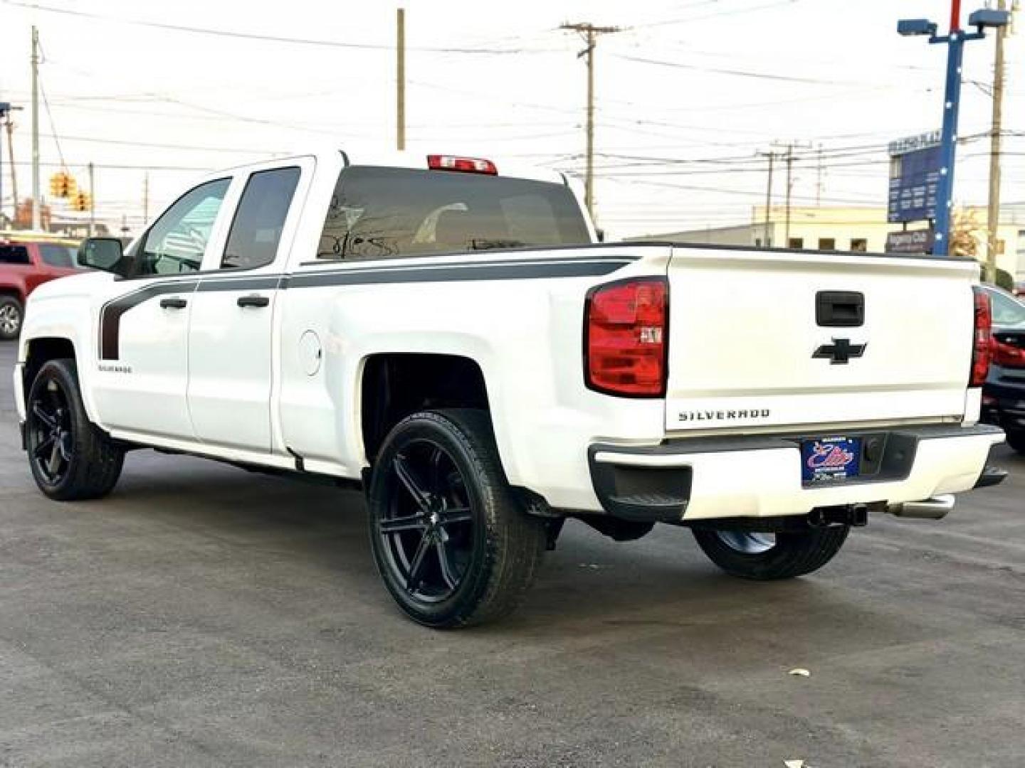 2017 WHITE CHEVROLET SILVERADO 1500 (1GCRCPEC6HZ) with an V8,5.3L(325 CID),OHV engine, AUTOMATIC transmission, located at 14600 Frazho Road, Warren, MI, 48089, (586) 776-3400, 42.485996, -82.974220 - Photo#6