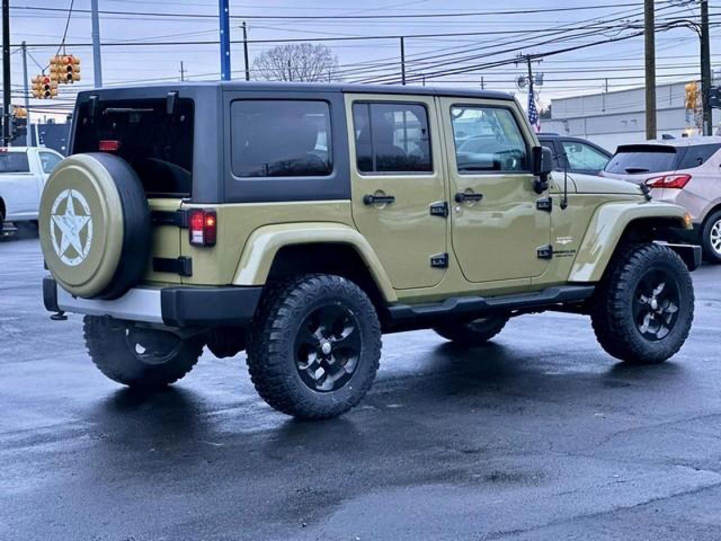 2013 GREEN JEEP WRANGLER (1C4BJWEGXDL) with an V6,3.6L(220 CID),DOHC engine, AUTOMATIC transmission, located at 14600 Frazho Road, Warren, MI, 48089, (586) 776-3400, 42.485996, -82.974220 - Photo#4