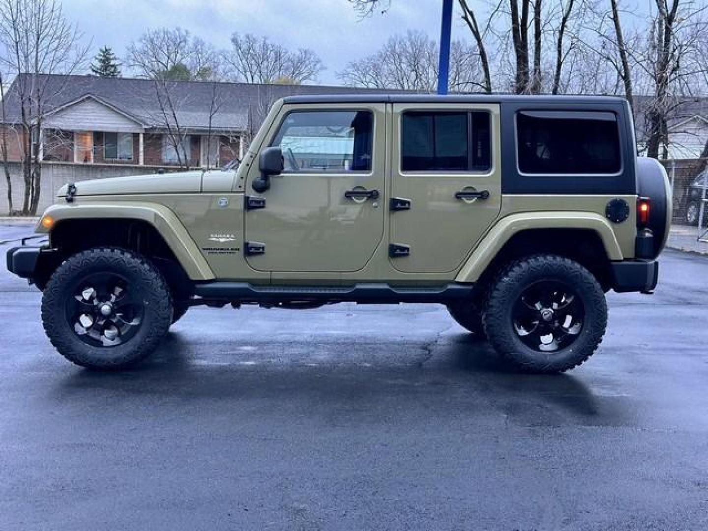 2013 GREEN JEEP WRANGLER (1C4BJWEGXDL) with an V6,3.6L(220 CID),DOHC engine, AUTOMATIC transmission, located at 14600 Frazho Road, Warren, MI, 48089, (586) 776-3400, 42.485996, -82.974220 - Photo#7