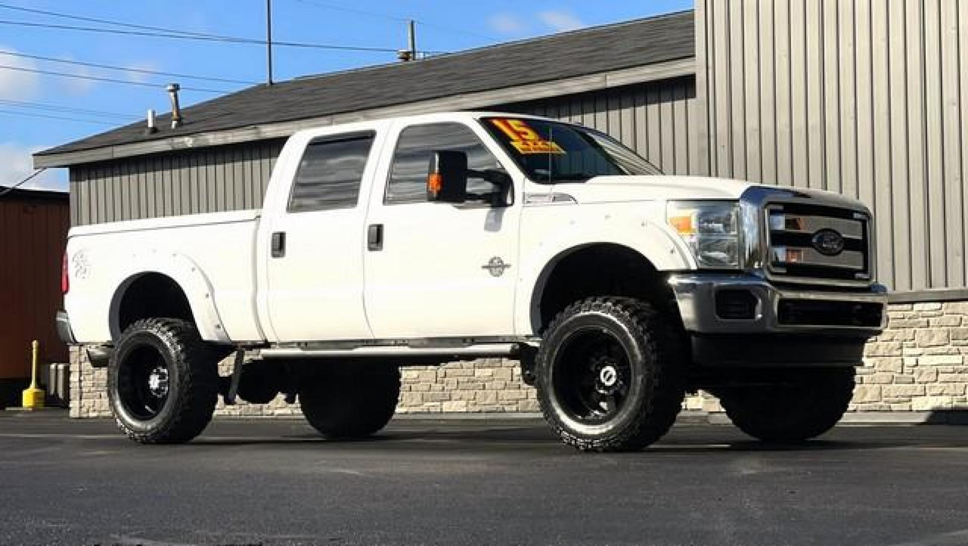 2015 WHITE FORD F-250 SUPER DUTY (1FT7W2BT5FE) with an V8,6.7L(406 CID),OHV engine, AUTOMATIC transmission, located at 14600 Frazho Road, Warren, MI, 48089, (586) 776-3400, 42.485996, -82.974220 - Photo#2