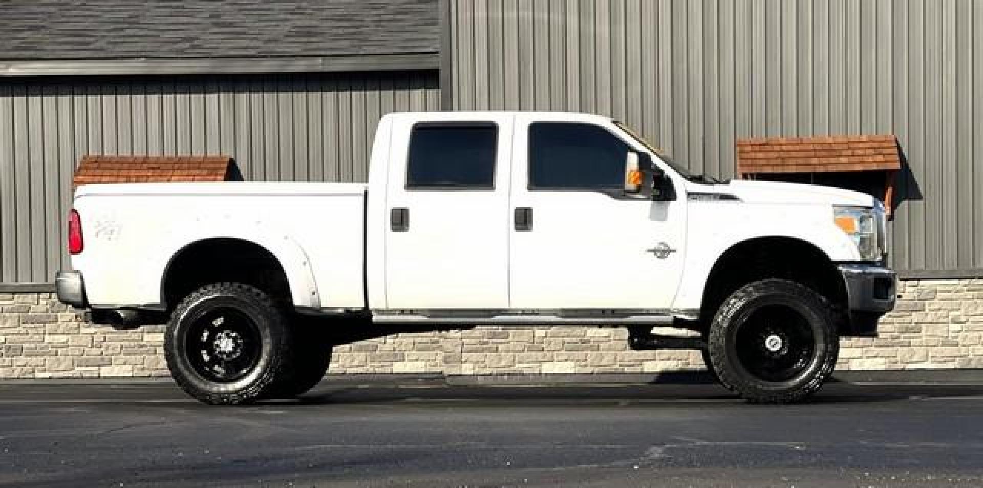 2015 WHITE FORD F-250 SUPER DUTY (1FT7W2BT5FE) with an V8,6.7L(406 CID),OHV engine, AUTOMATIC transmission, located at 14600 Frazho Road, Warren, MI, 48089, (586) 776-3400, 42.485996, -82.974220 - Photo#3