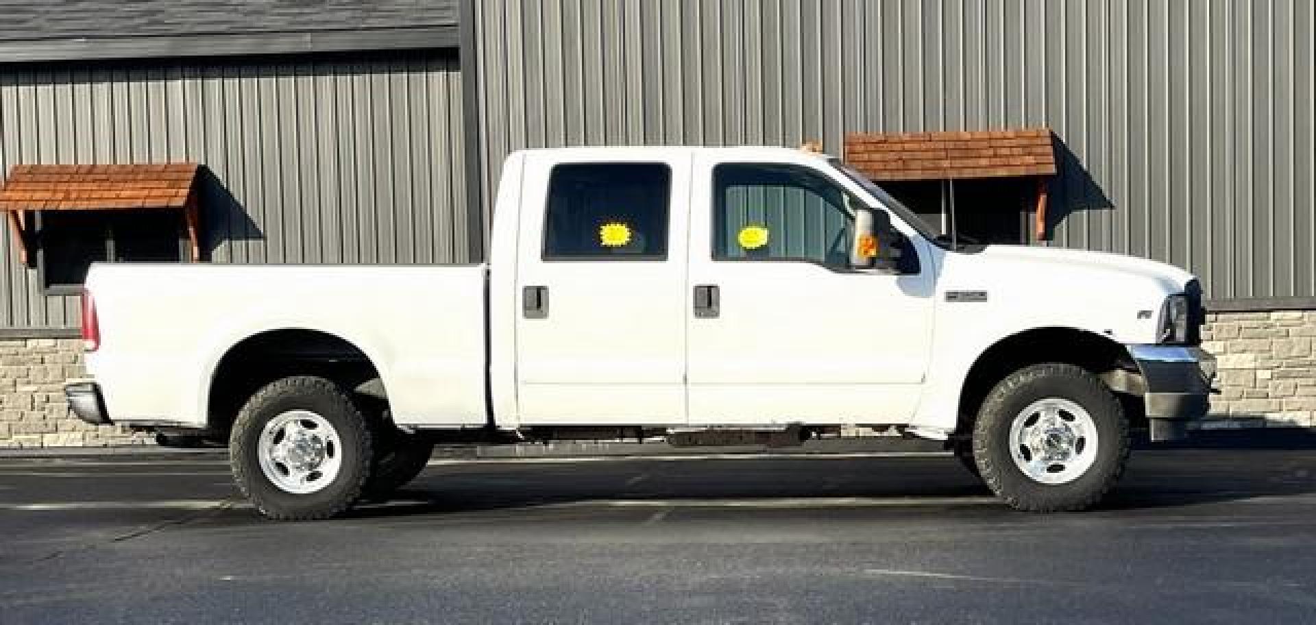 2002 WHITE FORD F-250 SUPER DUTY (1FTNW21L42E) with an V8,5.4L(330 CID),SOHC engine, AUTOMATIC transmission, located at 14600 Frazho Road, Warren, MI, 48089, (586) 776-3400, 42.485996, -82.974220 - Photo#0