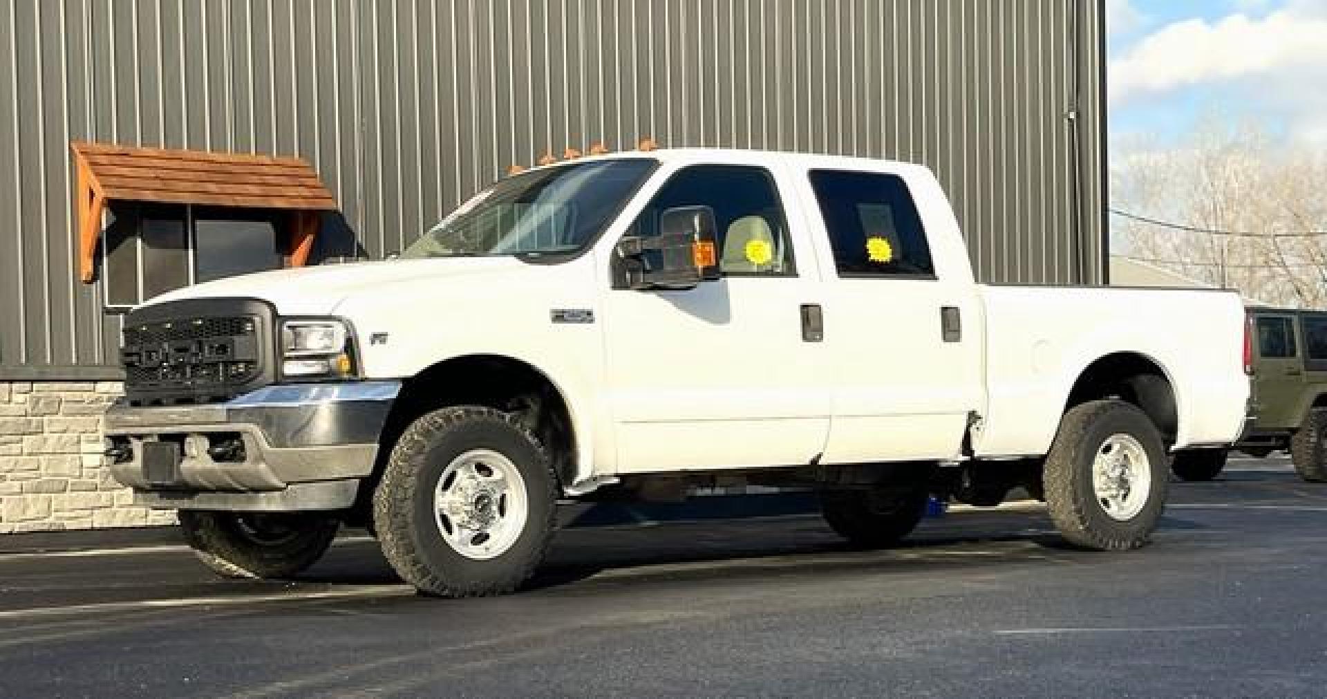 2002 WHITE FORD F-250 SUPER DUTY (1FTNW21L42E) with an V8,5.4L(330 CID),SOHC engine, AUTOMATIC transmission, located at 14600 Frazho Road, Warren, MI, 48089, (586) 776-3400, 42.485996, -82.974220 - Photo#1