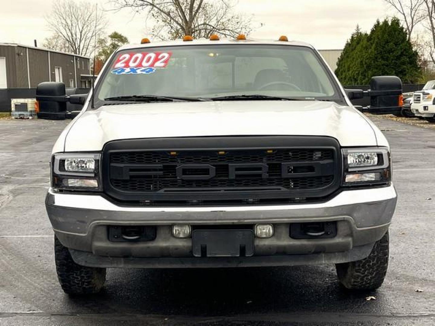 2002 WHITE FORD F-250 SUPER DUTY (1FTNW21L42E) with an V8,5.4L(330 CID),SOHC engine, AUTOMATIC transmission, located at 14600 Frazho Road, Warren, MI, 48089, (586) 776-3400, 42.485996, -82.974220 - Photo#3