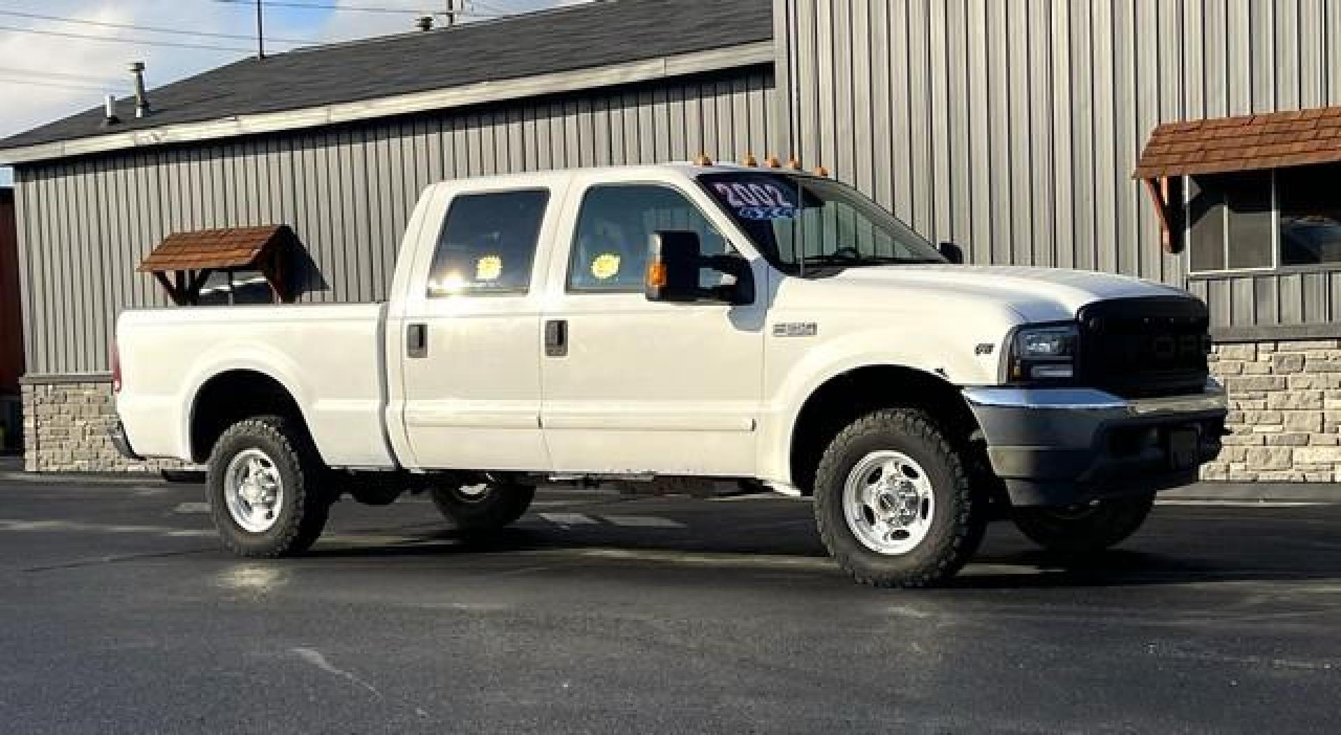 2002 WHITE FORD F-250 SUPER DUTY (1FTNW21L42E) with an V8,5.4L(330 CID),SOHC engine, AUTOMATIC transmission, located at 14600 Frazho Road, Warren, MI, 48089, (586) 776-3400, 42.485996, -82.974220 - Photo#4