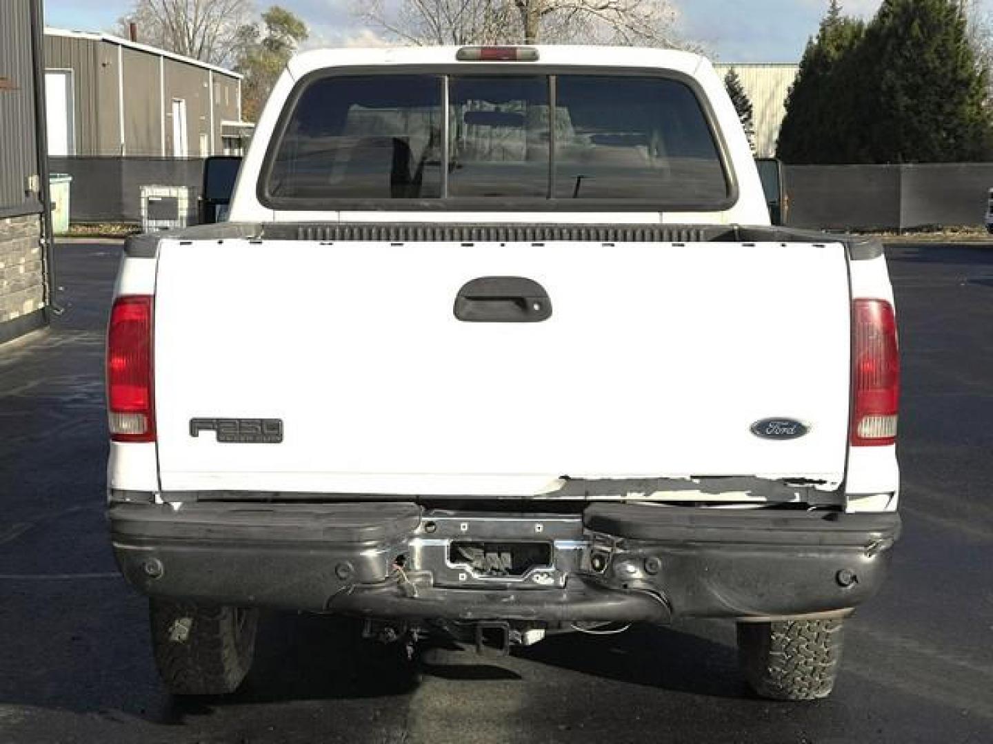 2002 WHITE FORD F-250 SUPER DUTY (1FTNW21L42E) with an V8,5.4L(330 CID),SOHC engine, AUTOMATIC transmission, located at 14600 Frazho Road, Warren, MI, 48089, (586) 776-3400, 42.485996, -82.974220 - Photo#5