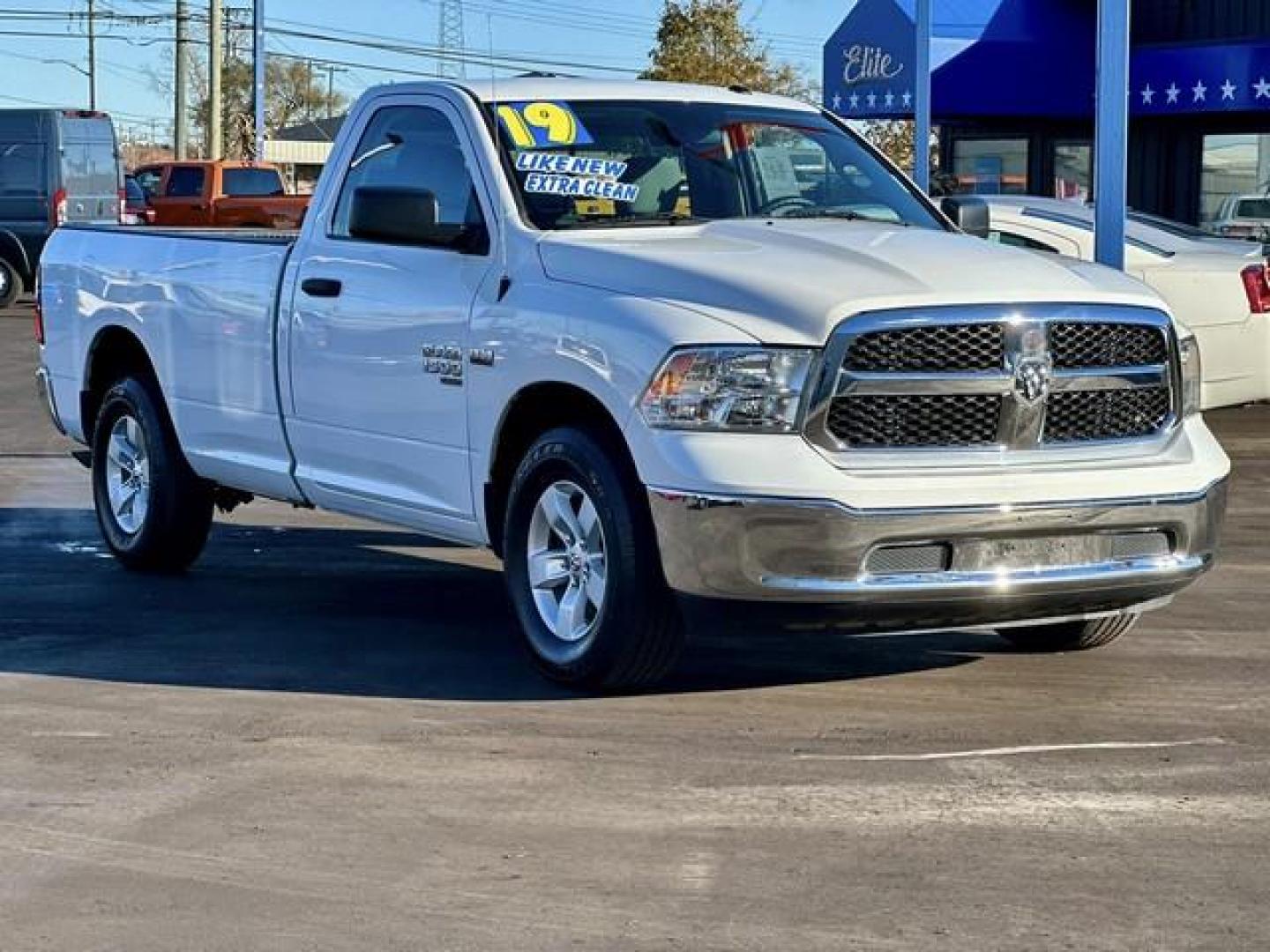 2019 WHITE RAM 1500 CLASSIC (3C6JR6DT5KG) with an V8,5.7L(345 CID), engine, AUTOMATIC transmission, located at 14600 Frazho Road, Warren, MI, 48089, (586) 776-3400, 42.485996, -82.974220 - Photo#2