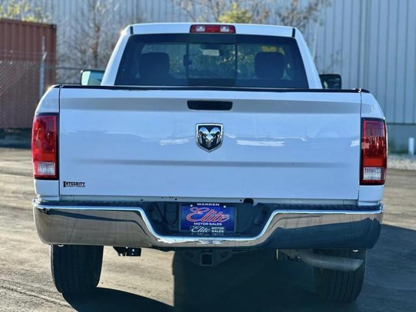 2019 WHITE RAM 1500 CLASSIC (3C6JR6DT5KG) with an V8,5.7L(345 CID), engine, AUTOMATIC transmission, located at 14600 Frazho Road, Warren, MI, 48089, (586) 776-3400, 42.485996, -82.974220 - Photo#5