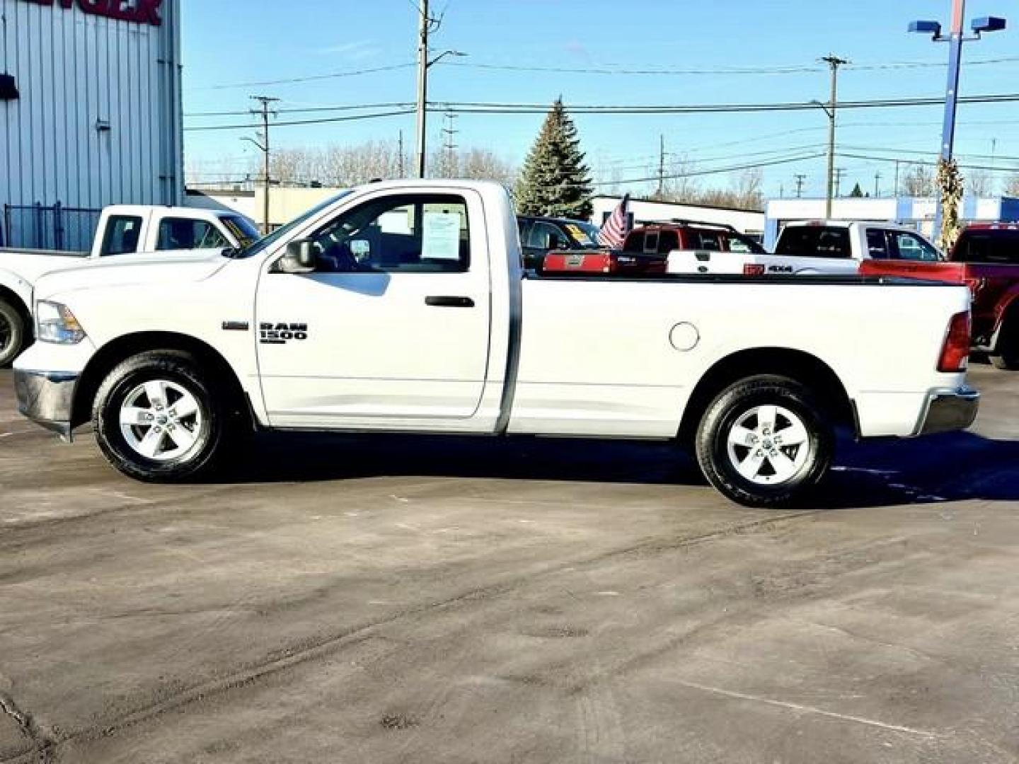 2019 WHITE RAM 1500 CLASSIC (3C6JR6DT5KG) with an V8,5.7L(345 CID), engine, AUTOMATIC transmission, located at 14600 Frazho Road, Warren, MI, 48089, (586) 776-3400, 42.485996, -82.974220 - Photo#7