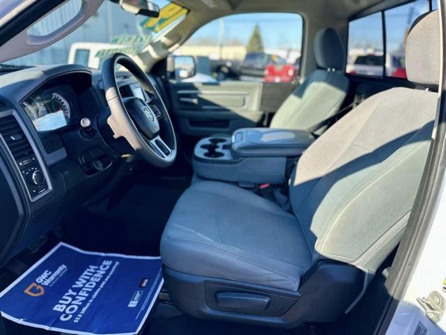 2019 WHITE RAM 1500 CLASSIC (3C6JR6DT5KG) with an V8,5.7L(345 CID), engine, AUTOMATIC transmission, located at 14600 Frazho Road, Warren, MI, 48089, (586) 776-3400, 42.485996, -82.974220 - Photo#8