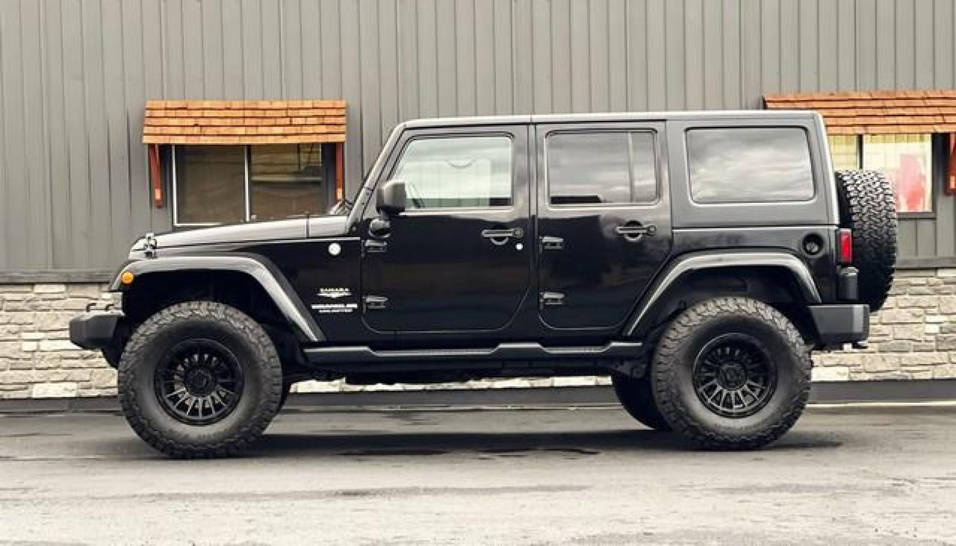 2015 BLACK JEEP WRANGLER (1C4BJWEG9FL) with an V6,3.6L(220 CID),DOHC engine, AUTOMATIC transmission, located at 14600 Frazho Road, Warren, MI, 48089, (586) 776-3400, 42.485996, -82.974220 - Photo#5