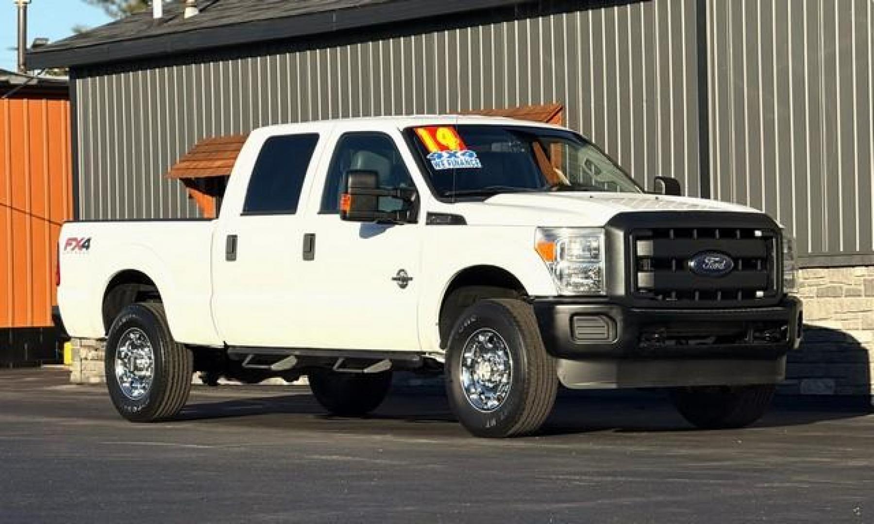 2014 WHITE FORD F-250 SUPER DUTY (1FT7W2BT7EE) with an V8,6.7L(406 CID),OHV engine, AUTOMATIC transmission, located at 14600 Frazho Road, Warren, MI, 48089, (586) 776-3400, 42.485996, -82.974220 - Photo#2