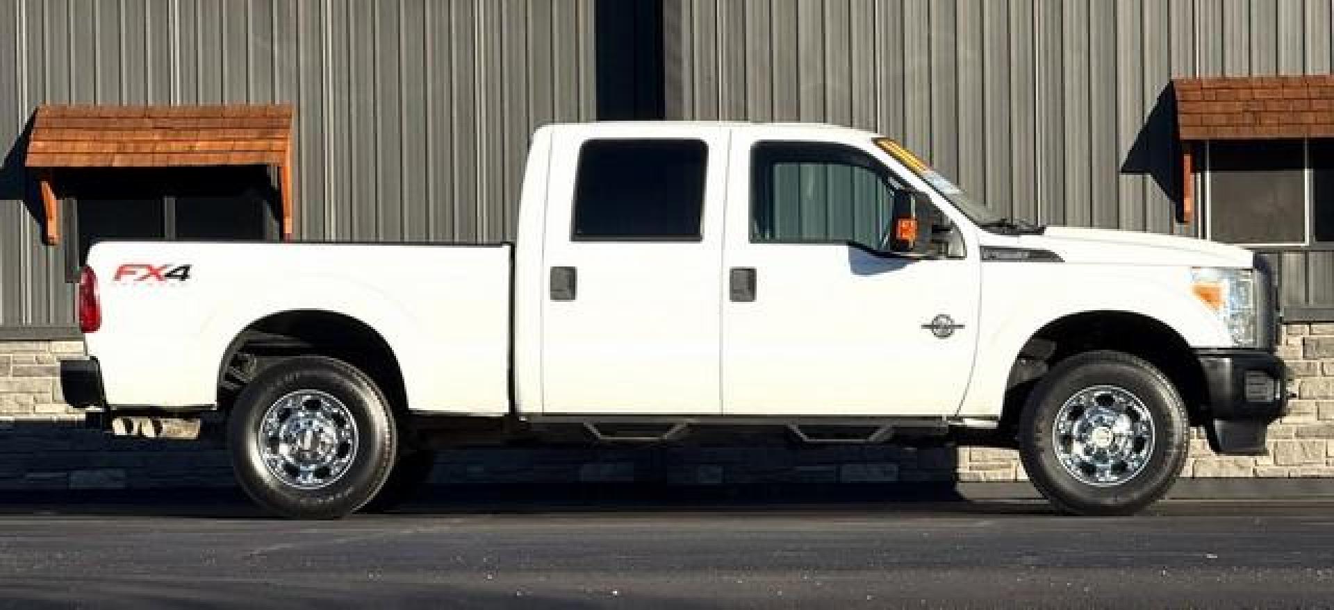 2014 WHITE FORD F-250 SUPER DUTY (1FT7W2BT7EE) with an V8,6.7L(406 CID),OHV engine, AUTOMATIC transmission, located at 14600 Frazho Road, Warren, MI, 48089, (586) 776-3400, 42.485996, -82.974220 - Photo#3