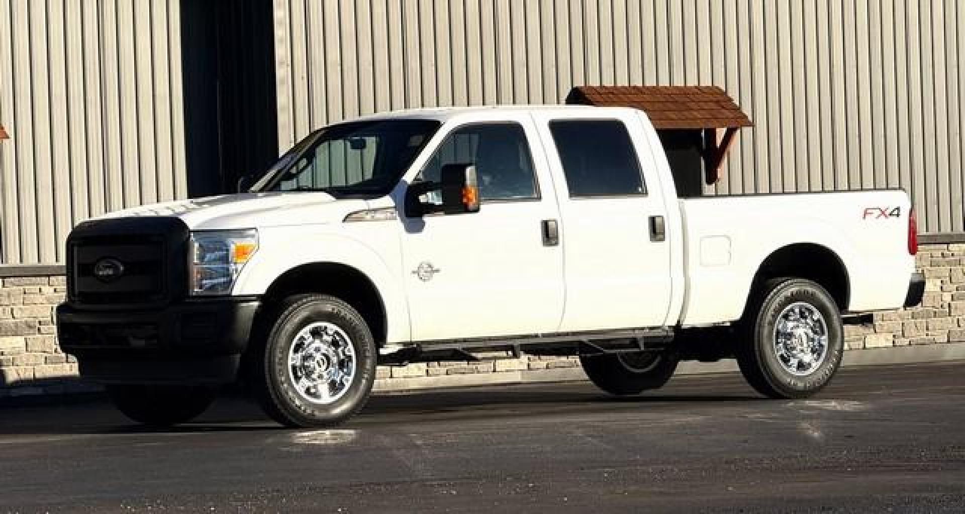 2014 WHITE FORD F-250 SUPER DUTY (1FT7W2BT7EE) with an V8,6.7L(406 CID),OHV engine, AUTOMATIC transmission, located at 14600 Frazho Road, Warren, MI, 48089, (586) 776-3400, 42.485996, -82.974220 - Photo#4