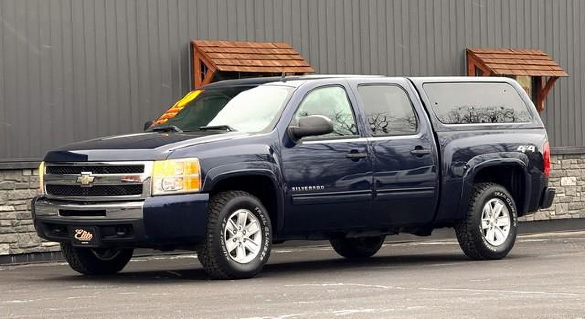 2010 BLUE CHEVROLET SILVERADO 1500 (3GCRKREA0AG) with an V8,4.8L(294 CID),OHV engine, AUTOMATIC transmission, located at 14600 Frazho Road, Warren, MI, 48089, (586) 776-3400, 42.485996, -82.974220 - Photo#2