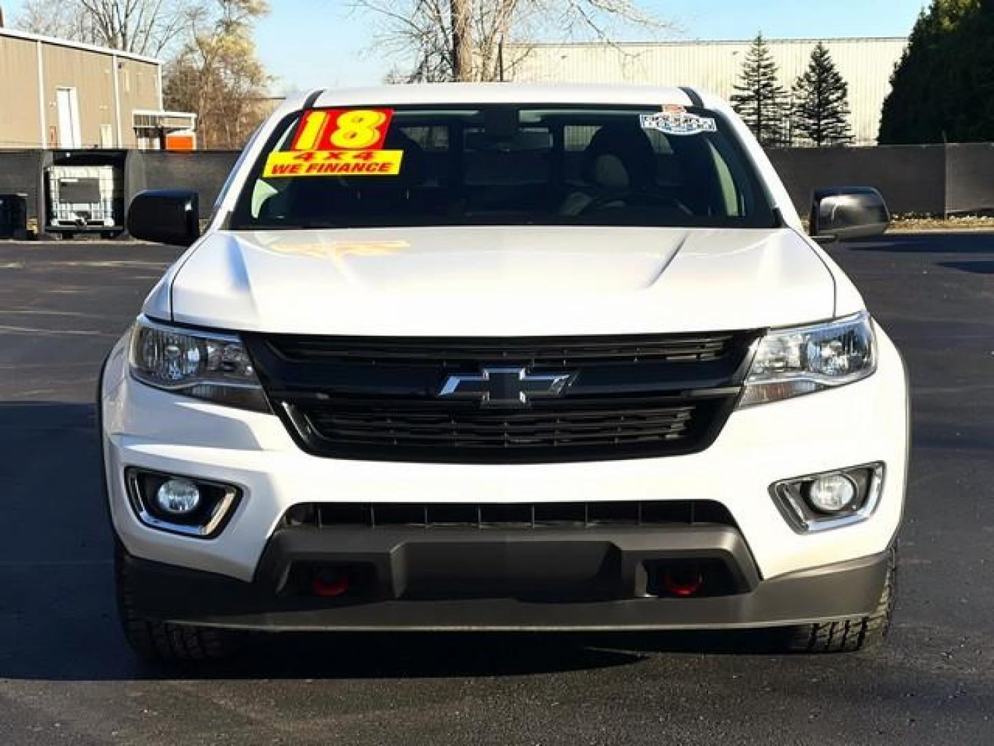 2018 WHITE CHEVROLET COLORADO (1GCGTCEN6J1) with an V6,3.6L(217 CID),DOHC engine, AUTOMATIC transmission, located at 14600 Frazho Road, Warren, MI, 48089, (586) 776-3400, 42.485996, -82.974220 - Photo#2