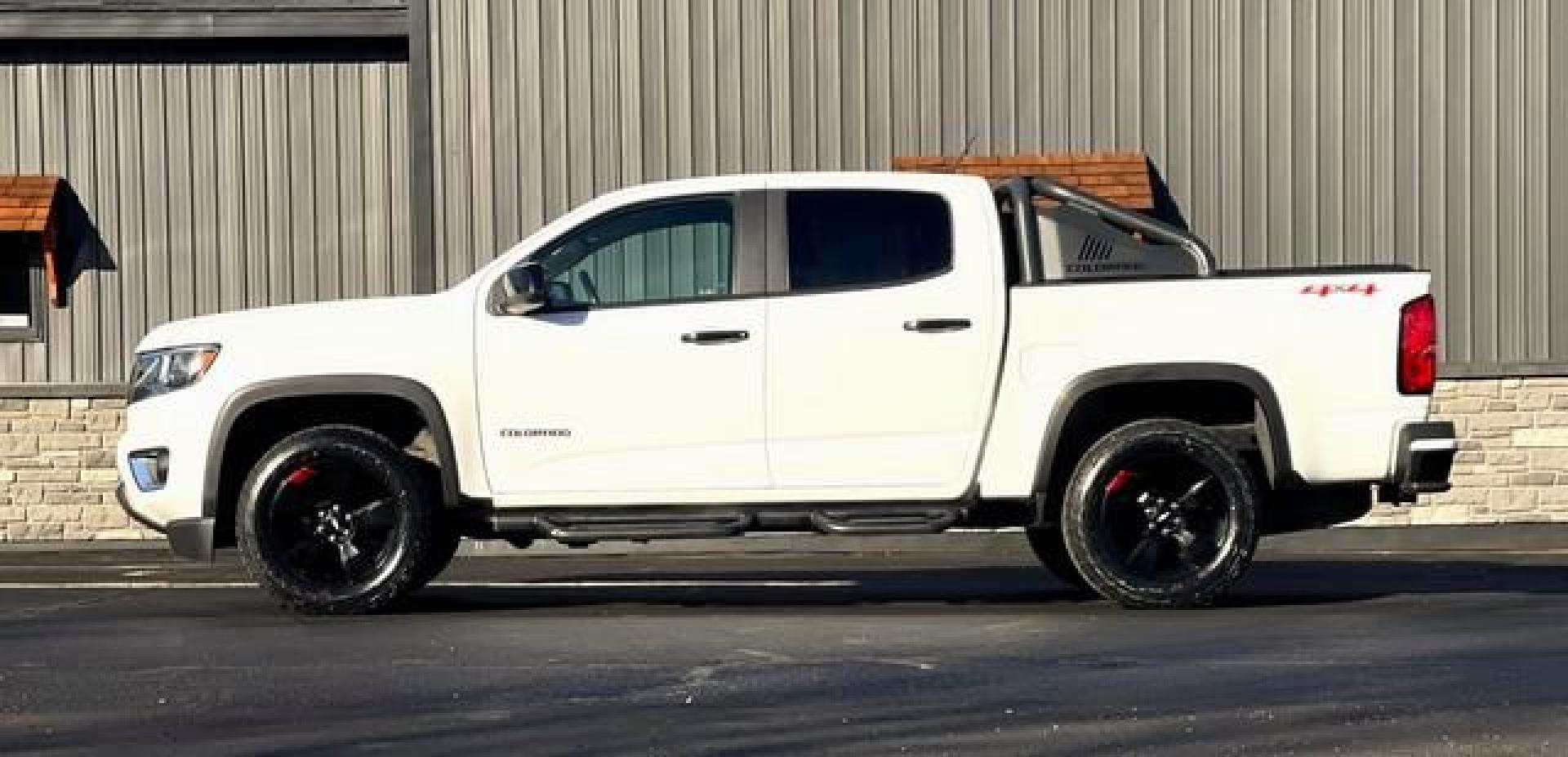 2018 WHITE CHEVROLET COLORADO (1GCGTCEN6J1) with an V6,3.6L(217 CID),DOHC engine, AUTOMATIC transmission, located at 14600 Frazho Road, Warren, MI, 48089, (586) 776-3400, 42.485996, -82.974220 - Photo#5