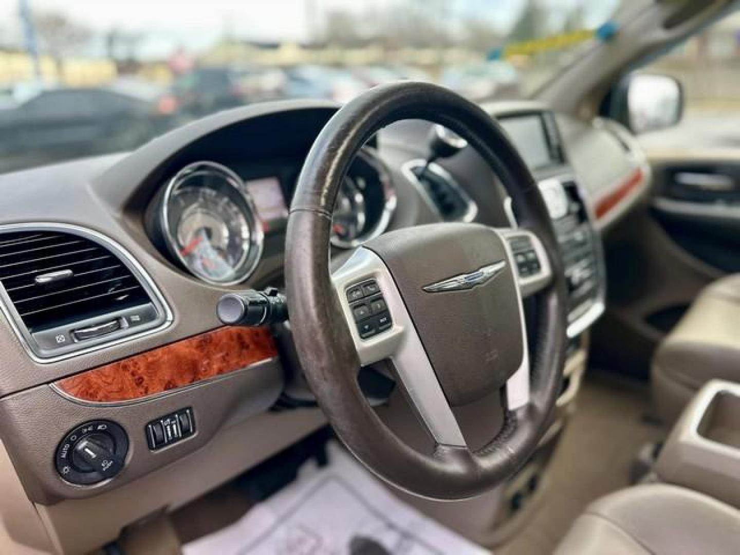 2014 BLACK CHRYSLER TOWN and COUNTRY (2C4RC1CG1ER) with an V6,3.6L(220 CID),DOHC engine, AUTOMATIC transmission, located at 14600 Frazho Road, Warren, MI, 48089, (586) 776-3400, 42.485996, -82.974220 - Photo#11