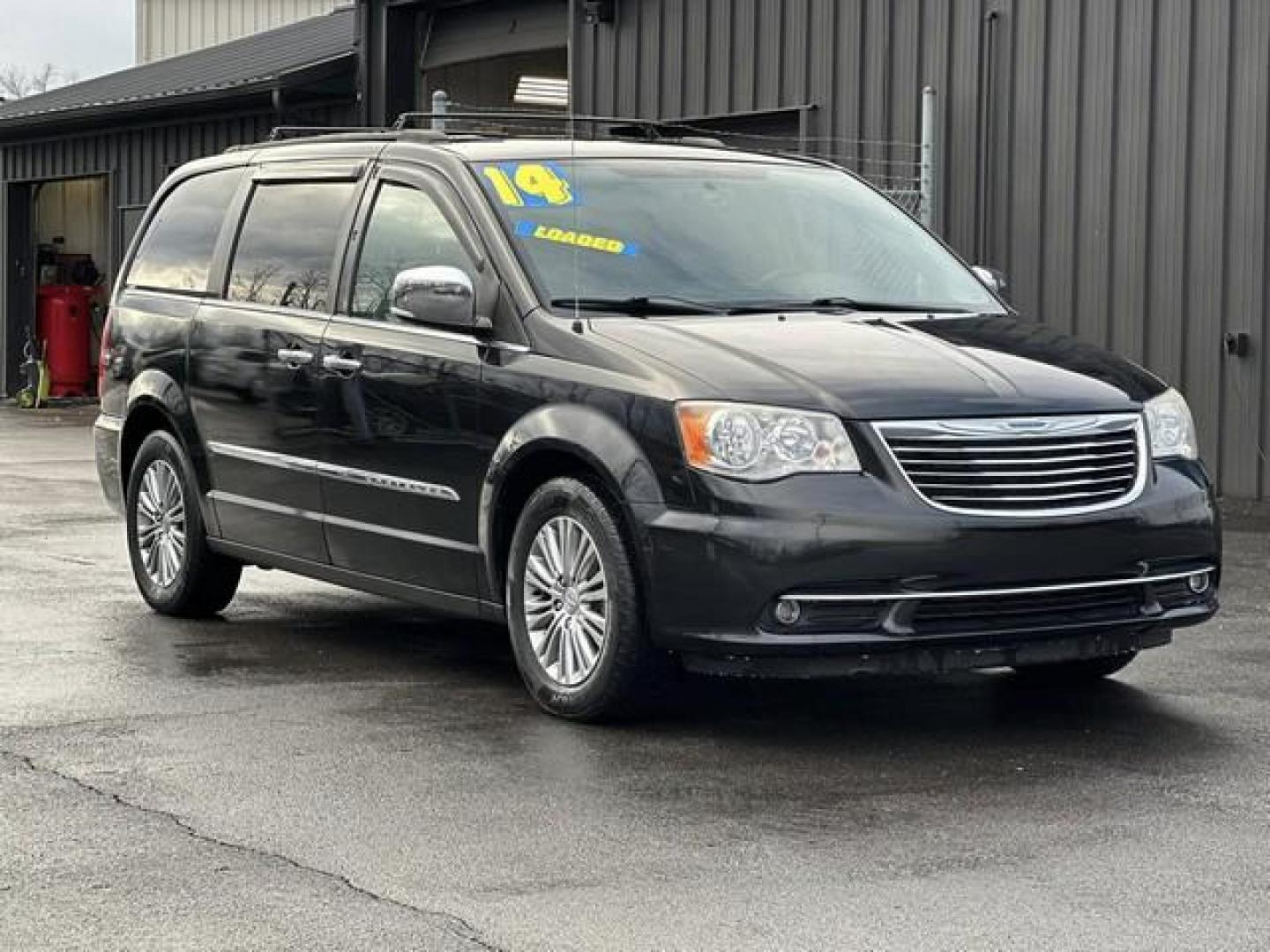 2014 BLACK CHRYSLER TOWN and COUNTRY (2C4RC1CG1ER) with an V6,3.6L(220 CID),DOHC engine, AUTOMATIC transmission, located at 14600 Frazho Road, Warren, MI, 48089, (586) 776-3400, 42.485996, -82.974220 - Photo#2