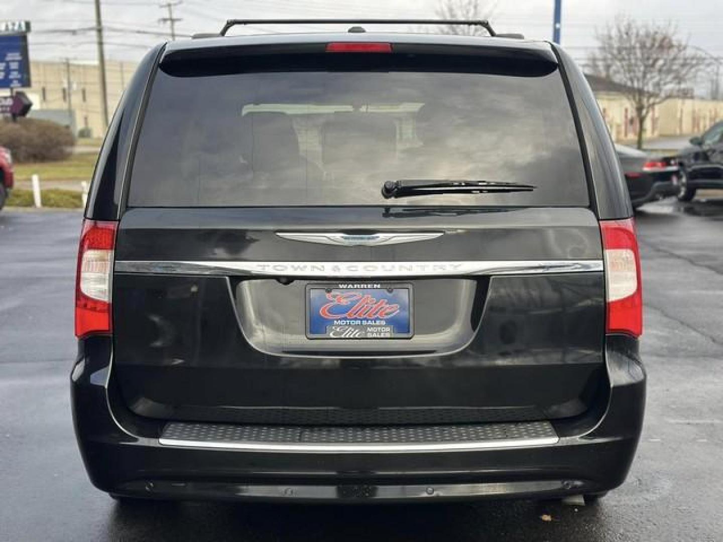 2014 BLACK CHRYSLER TOWN and COUNTRY (2C4RC1CG1ER) with an V6,3.6L(220 CID),DOHC engine, AUTOMATIC transmission, located at 14600 Frazho Road, Warren, MI, 48089, (586) 776-3400, 42.485996, -82.974220 - Photo#5