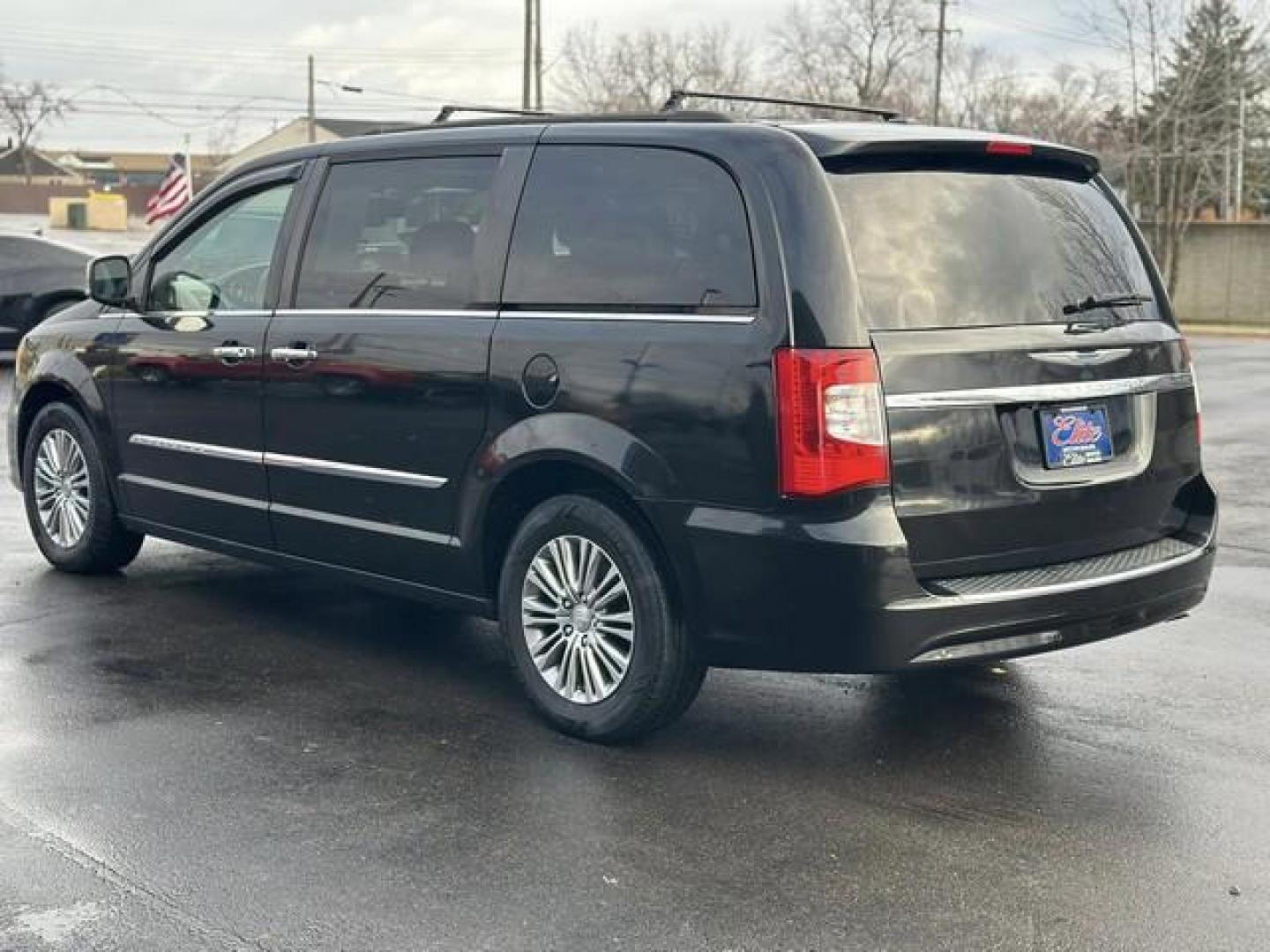 2014 BLACK CHRYSLER TOWN and COUNTRY (2C4RC1CG1ER) with an V6,3.6L(220 CID),DOHC engine, AUTOMATIC transmission, located at 14600 Frazho Road, Warren, MI, 48089, (586) 776-3400, 42.485996, -82.974220 - Photo#6