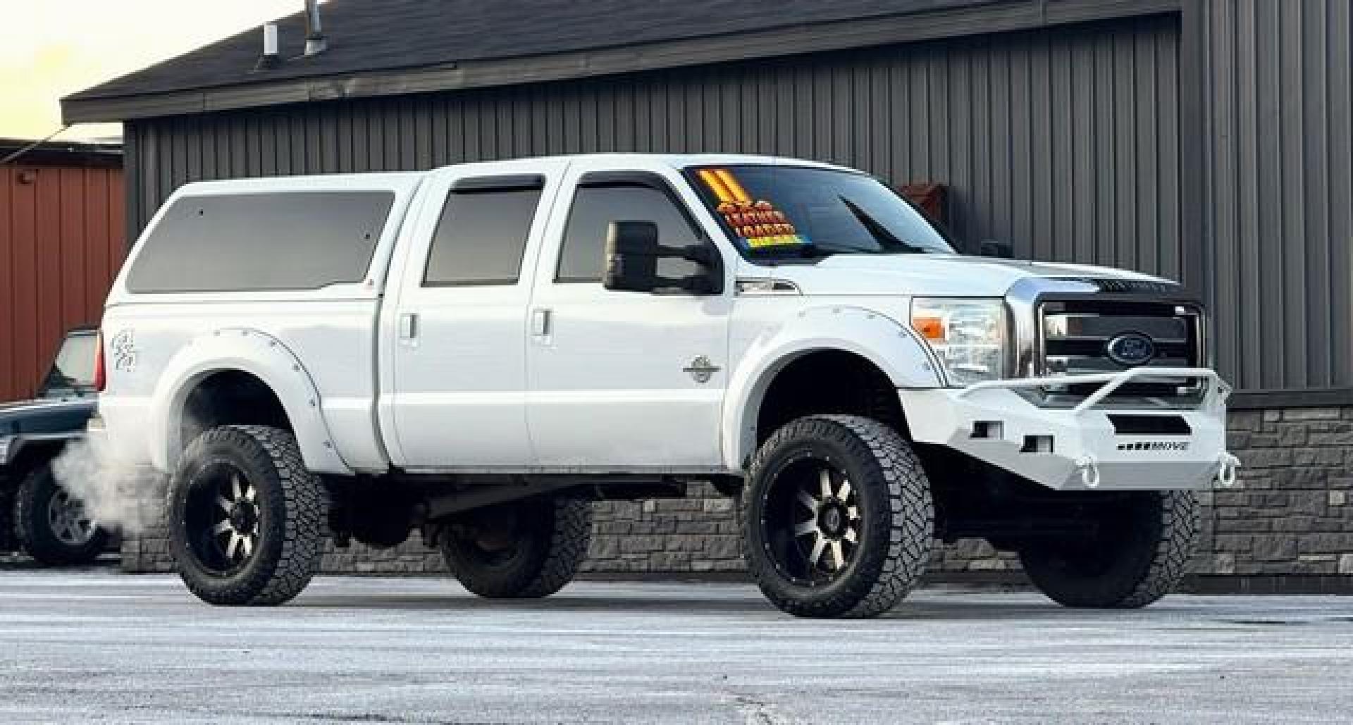 2011 WHITE FORD F-250 SUPER DUTY LARIAT (1FT7W2BT5BE) with an V8,6.7L(406 CID),OHV engine, AUTOMATIC transmission, located at 14600 Frazho Road, Warren, MI, 48089, (586) 776-3400, 42.485996, -82.974220 - Photo#2