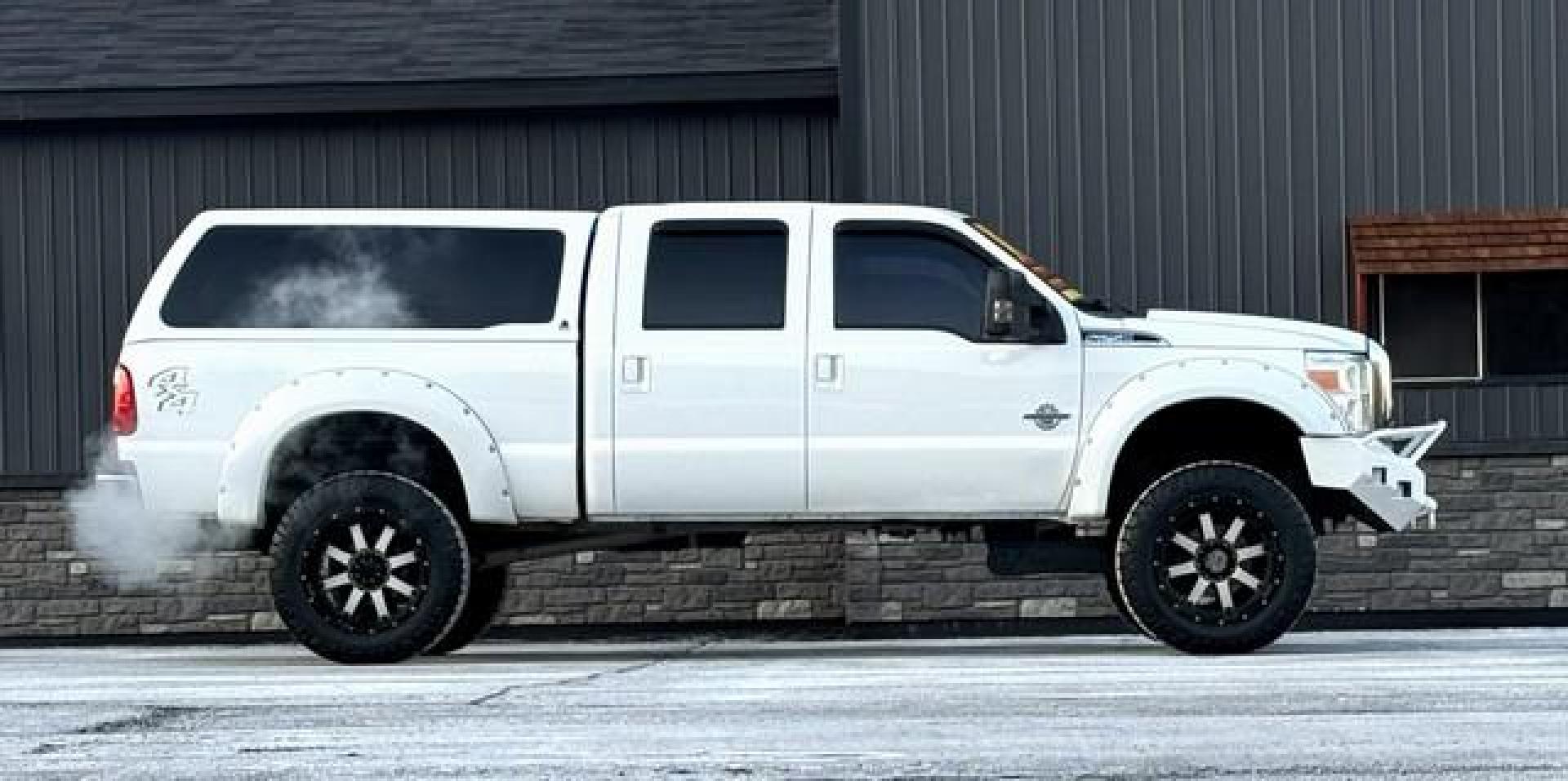 2011 WHITE FORD F-250 SUPER DUTY LARIAT (1FT7W2BT5BE) with an V8,6.7L(406 CID),OHV engine, AUTOMATIC transmission, located at 14600 Frazho Road, Warren, MI, 48089, (586) 776-3400, 42.485996, -82.974220 - Photo#3