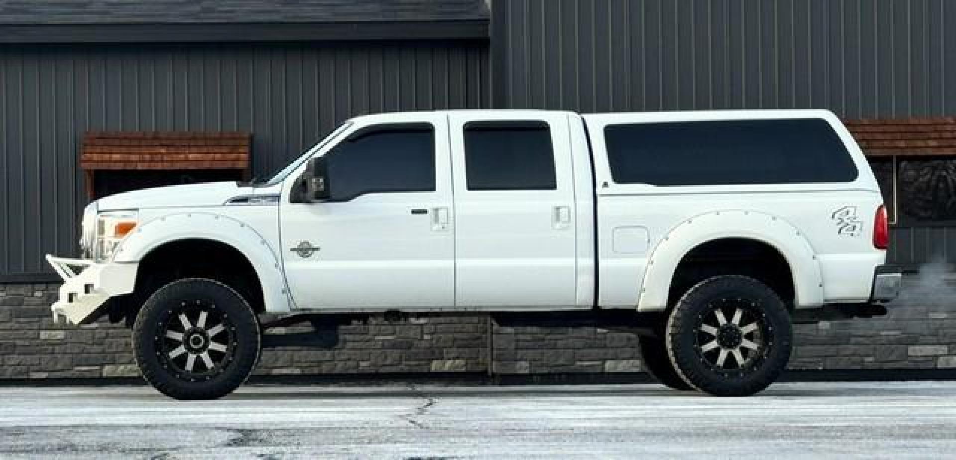 2011 WHITE FORD F-250 SUPER DUTY LARIAT (1FT7W2BT5BE) with an V8,6.7L(406 CID),OHV engine, AUTOMATIC transmission, located at 14600 Frazho Road, Warren, MI, 48089, (586) 776-3400, 42.485996, -82.974220 - Photo#5