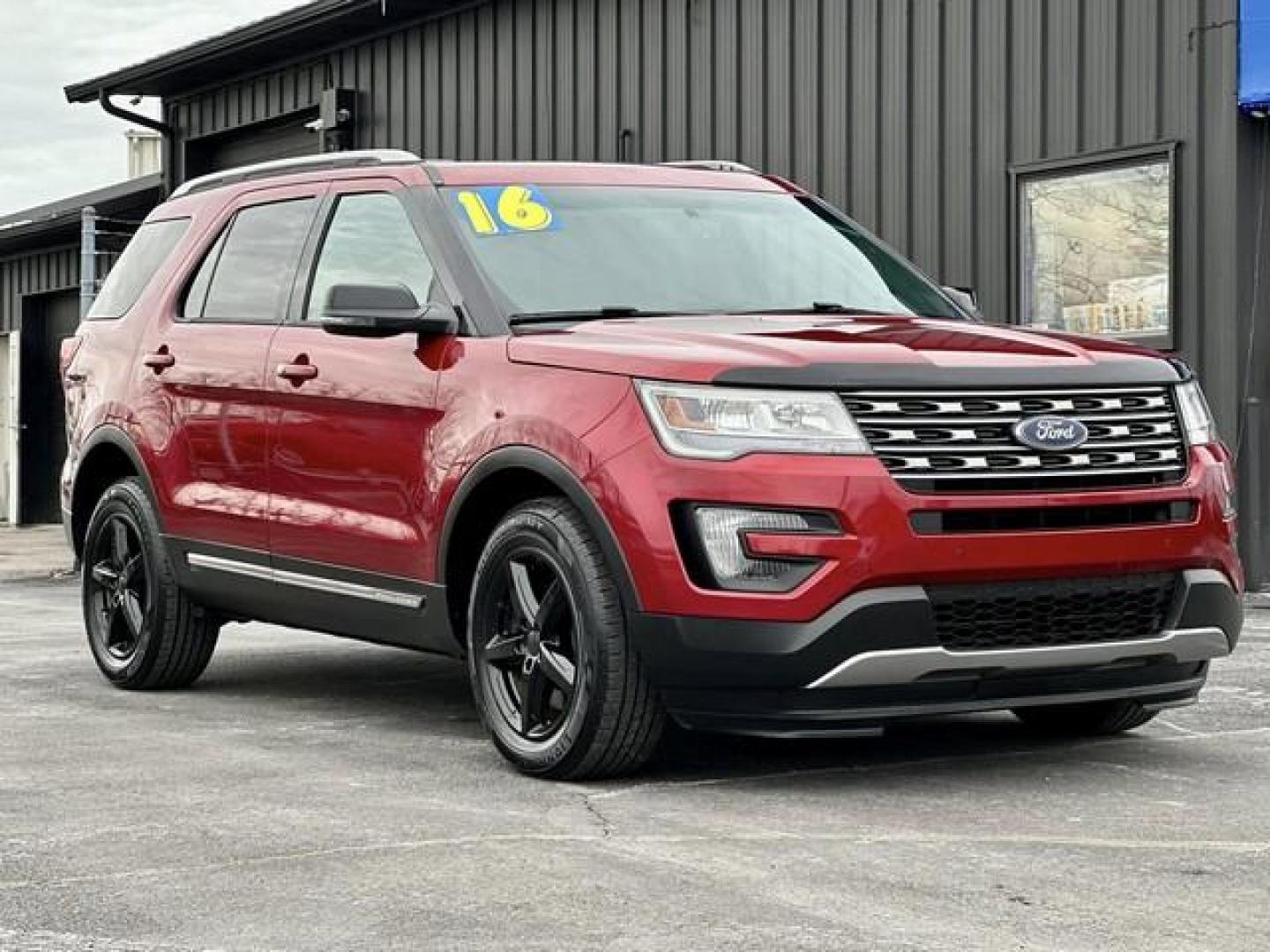 2016 RED FORD EXPLORER (1FM5K8D82GG) with an V6,3.5L(213 CID),DOHC engine, AUTOMATIC transmission, located at 14600 Frazho Road, Warren, MI, 48089, (586) 776-3400, 42.485996, -82.974220 - Photo#2