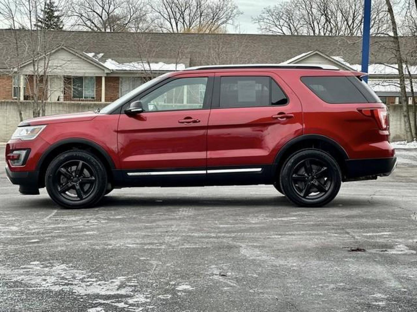 2016 RED FORD EXPLORER (1FM5K8D82GG) with an V6,3.5L(213 CID),DOHC engine, AUTOMATIC transmission, located at 14600 Frazho Road, Warren, MI, 48089, (586) 776-3400, 42.485996, -82.974220 - Photo#7