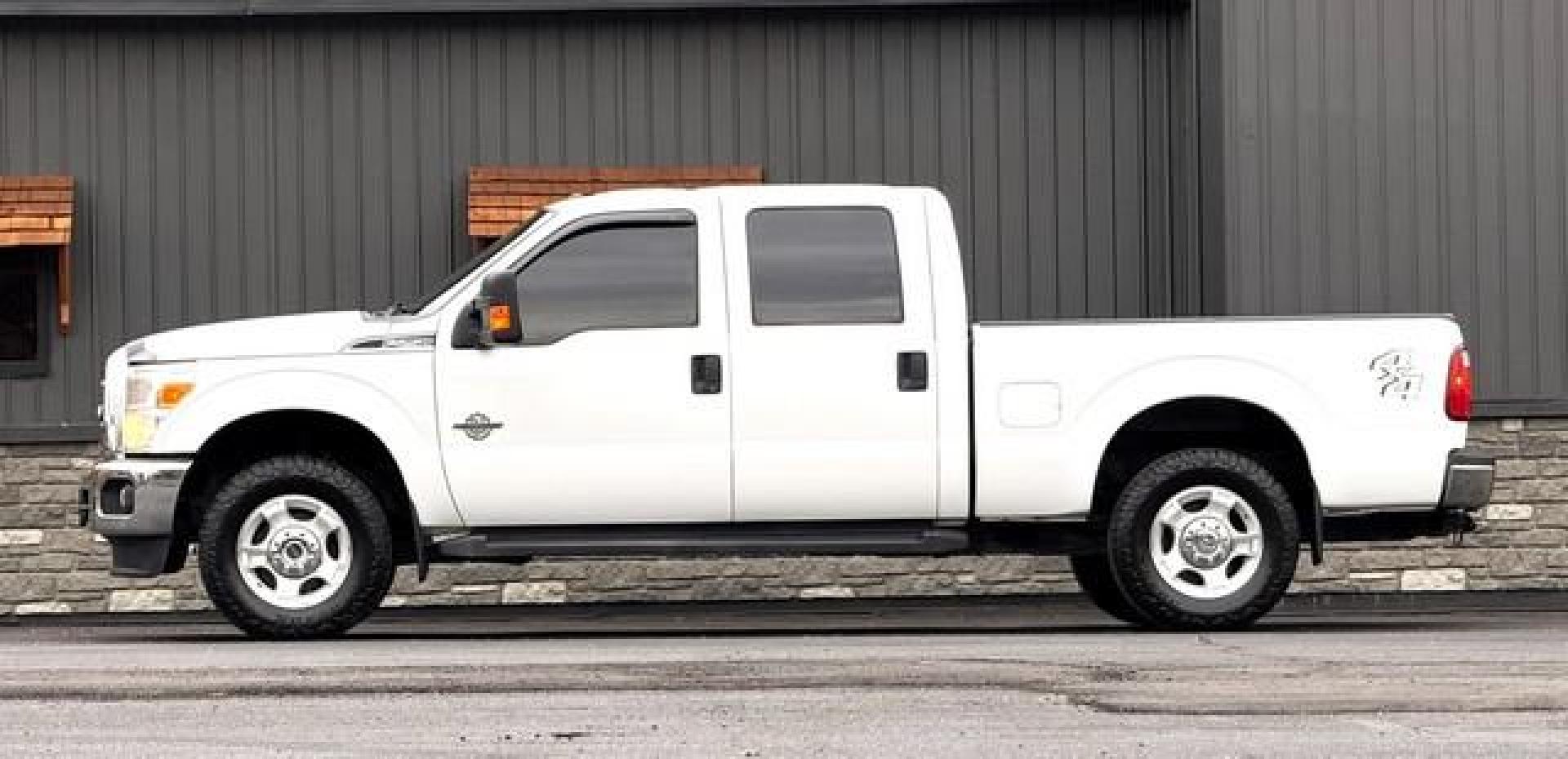 2016 WHITE FORD F-250 SUPER DUTY (1FT7W2BT5GE) with an V8,6.7L(406 CID),OHV engine, AUTOMATIC transmission, located at 14600 Frazho Road, Warren, MI, 48089, (586) 776-3400, 42.485996, -82.974220 - Photo#1