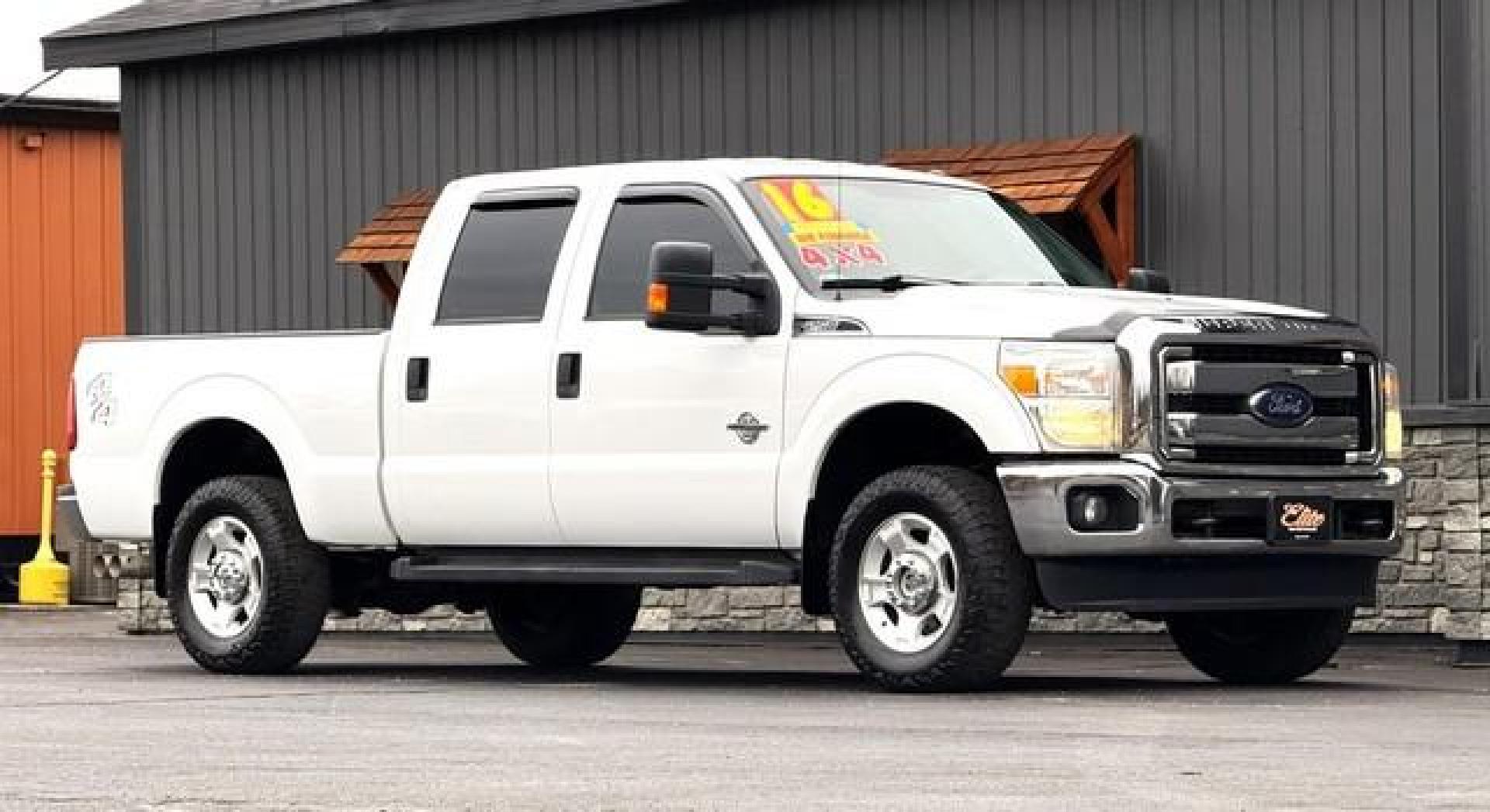 2016 WHITE FORD F-250 SUPER DUTY (1FT7W2BT5GE) with an V8,6.7L(406 CID),OHV engine, AUTOMATIC transmission, located at 14600 Frazho Road, Warren, MI, 48089, (586) 776-3400, 42.485996, -82.974220 - Photo#3