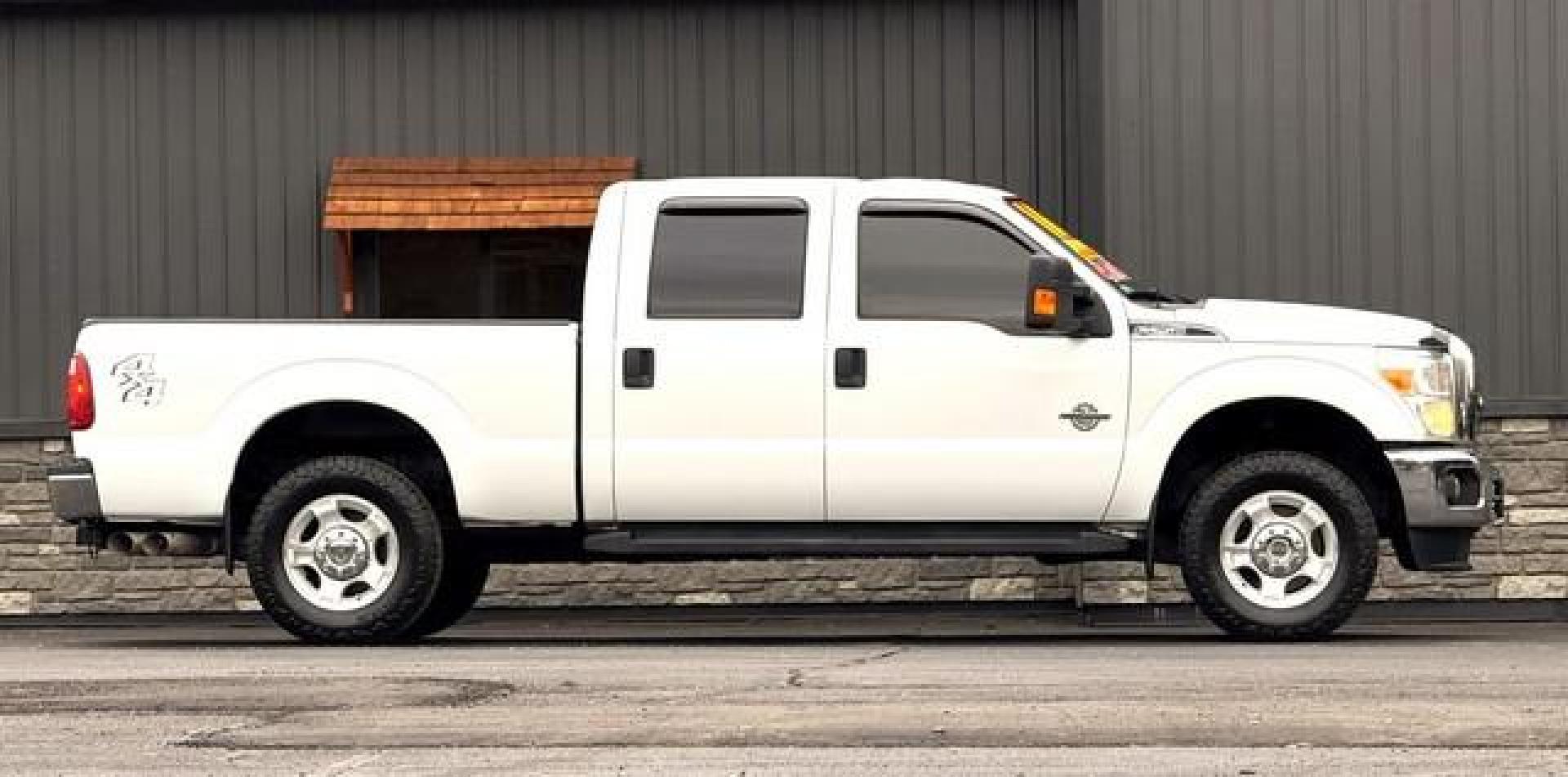 2016 WHITE FORD F-250 SUPER DUTY (1FT7W2BT5GE) with an V8,6.7L(406 CID),OHV engine, AUTOMATIC transmission, located at 14600 Frazho Road, Warren, MI, 48089, (586) 776-3400, 42.485996, -82.974220 - Photo#5