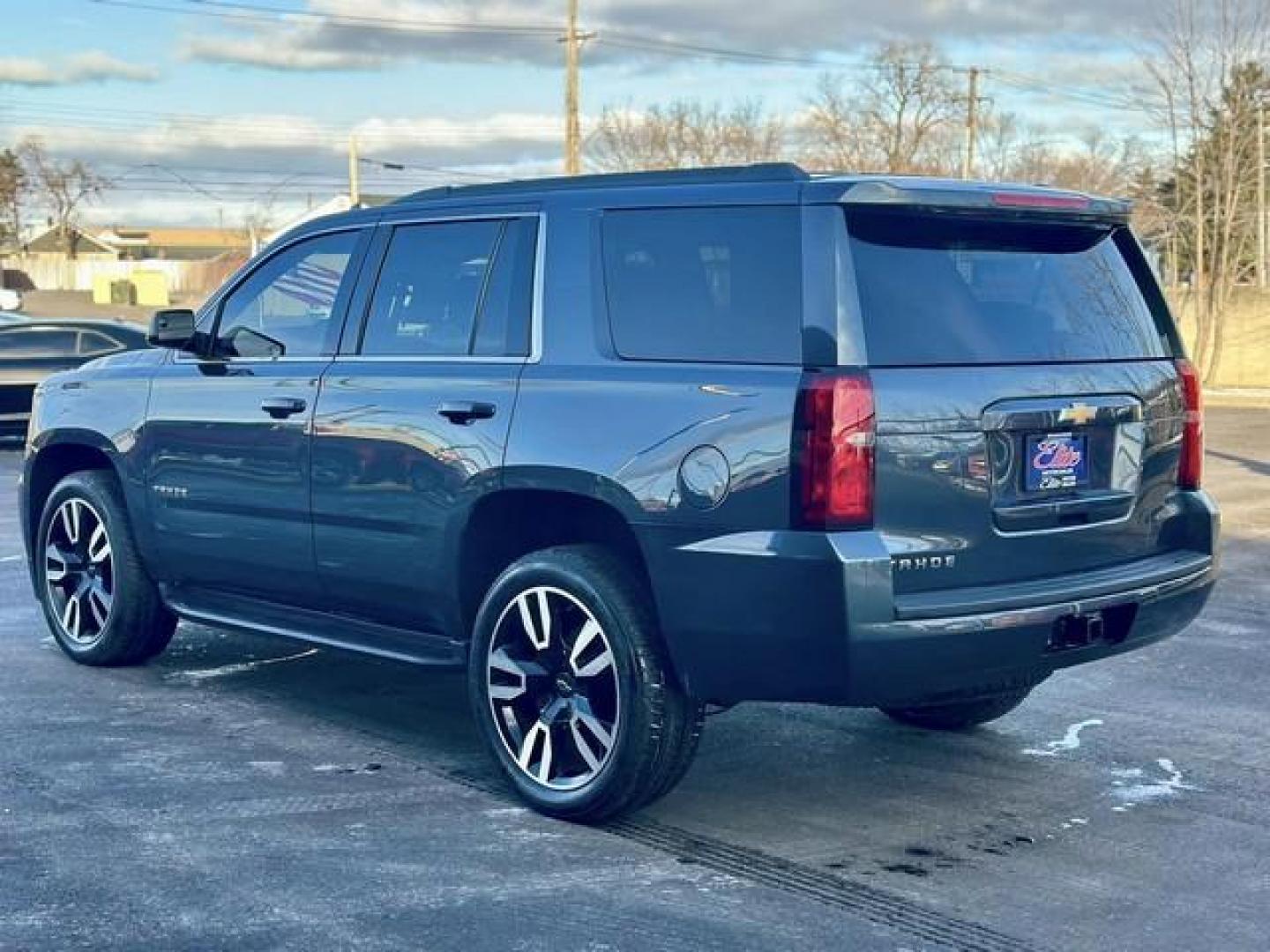 2019 BLUE CHEVROLET TAHOE (1GNSKAKC9KR) with an V8,5.3L(325 CID),OHV engine, AUTOMATIC transmission, located at 14600 Frazho Road, Warren, MI, 48089, (586) 776-3400, 42.485996, -82.974220 - Photo#6