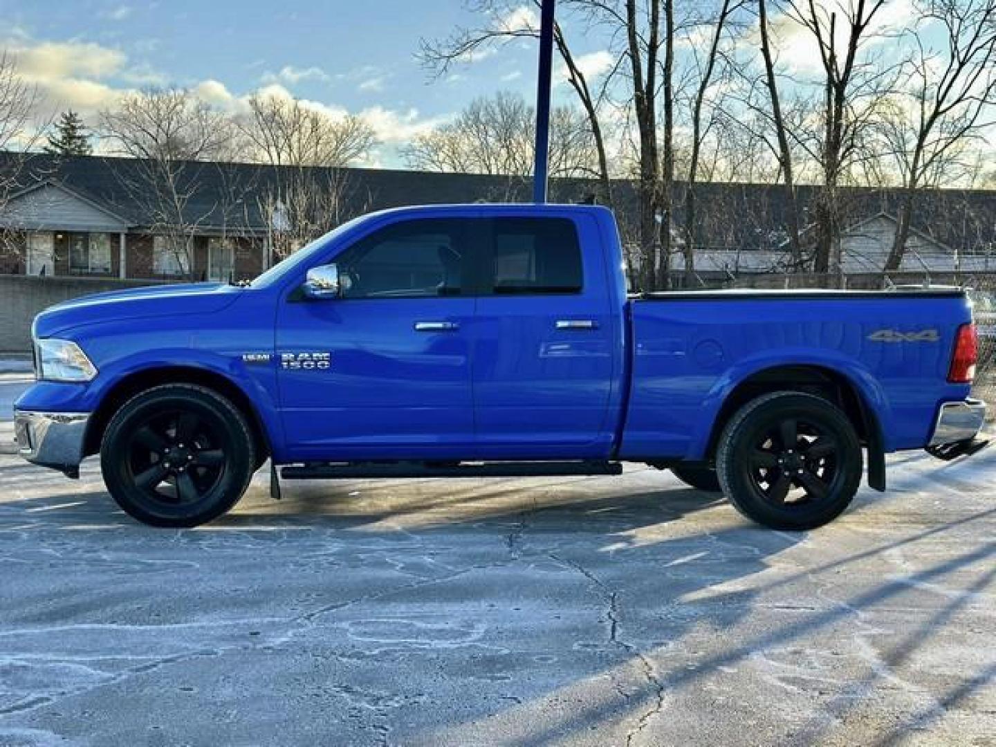 2018 BLUE RAM 1500 (1C6RR7GT8JS) with an V8,5.7L(345 CID),OHV engine, AUTOMATIC transmission, located at 14600 Frazho Road, Warren, MI, 48089, (586) 776-3400, 42.485996, -82.974220 - Photo#7