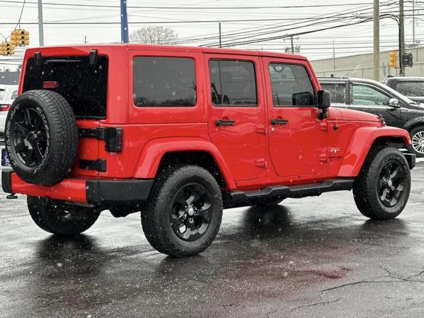 2018 FIRECRACKER RED JEEP WRANGLER JK (1C4BJWEG6JL) with an V6,3.6L(220 CID),DOHC engine, AUTOMATIC transmission, located at 14600 Frazho Road, Warren, MI, 48089, (586) 776-3400, 42.485996, -82.974220 - Photo#4