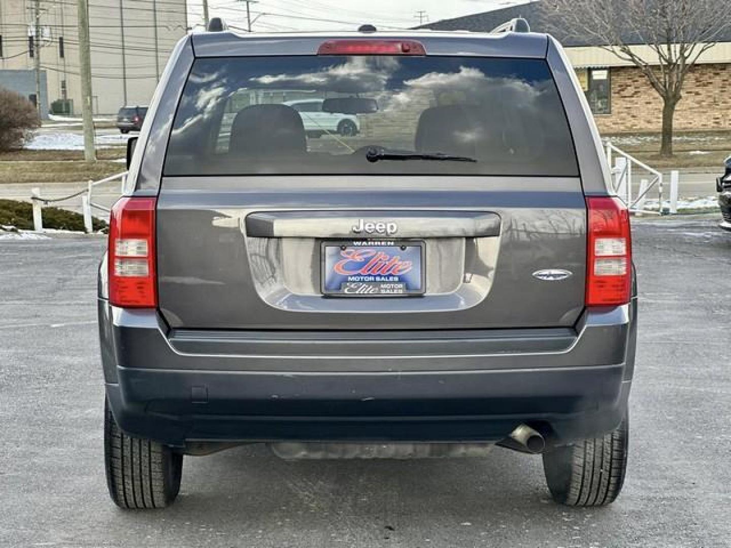 2015 GRAY JEEP PATRIOT (1C4NJPFA1FD) with an L4,2.0L(122 CID),DOHC engine, AUTOMATIC transmission, located at 14600 Frazho Road, Warren, MI, 48089, (586) 776-3400, 42.485996, -82.974220 - Photo#5